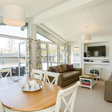 Woodside Coastal Retreat Hotel Fishbourne  Exterior photo