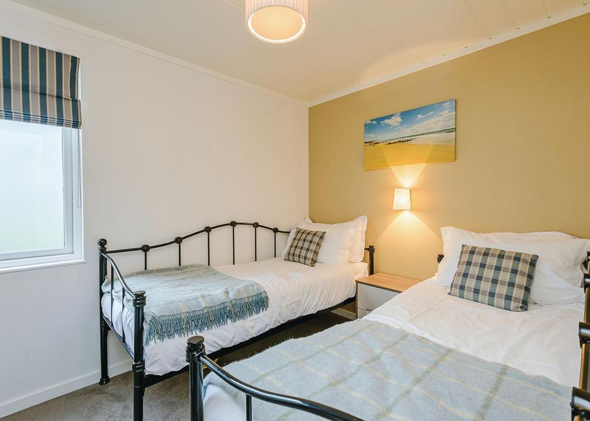 Woodside Coastal Retreat Hotel Fishbourne  Exterior photo