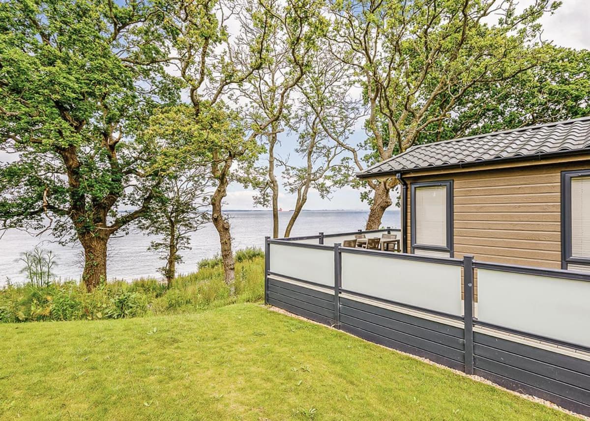 Woodside Coastal Retreat Hotel Fishbourne  Exterior photo